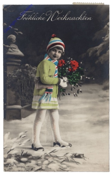 Mädchen im Schnee mit Blumenstrauß