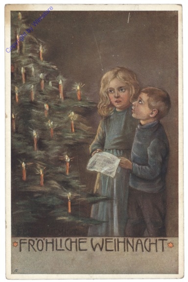 Kinder singen unter dem Baum