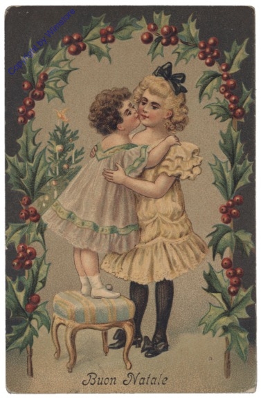 ak133917 Zwei Mädchen küssen sich unter dem Mistelzweig