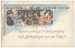 Engerl beim Schmücken