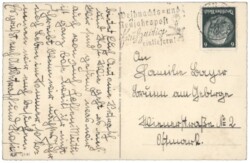 Zapfen über verschneitem Dorf