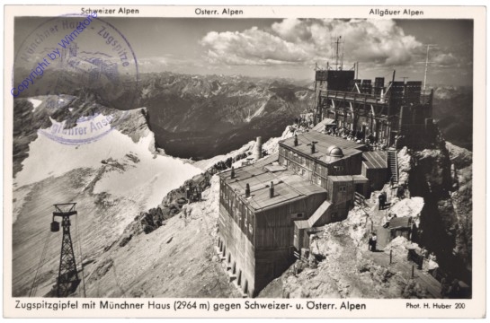 Garmisch-Partenkirchen, Zugspitzgipfel mit Münchner Haus gegen Schweizer- und Österr. Alpen