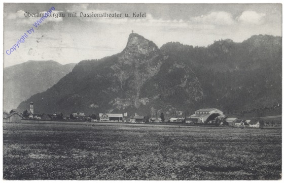 ak135127 Oberammergau, mit Passionstheater u. Kofel