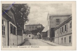 Wien 23, Mauer, Langegasse mit Mittelschule