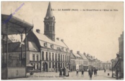 La Bassee (Nord), La Grand Place et l'Hotel de Ville