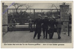 Zum letzten Mal wird das Tor der Kaserne geöffnet - dann ist man Soldat gewesen
