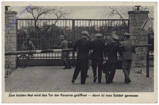 Zum letzten Mal wird das Tor der Kaserne geöffnet - dann ist man Soldat gewesen