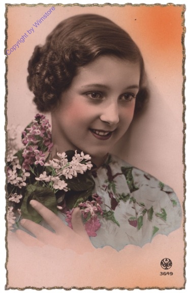 ak141108 Mädchen mit Blumen