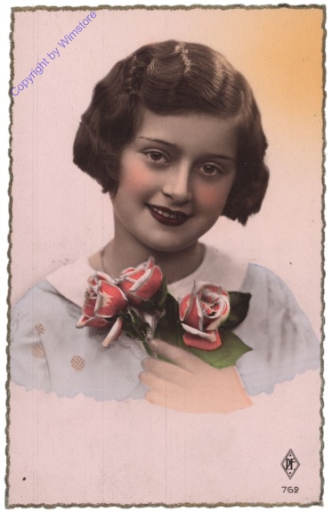 ak141109 Mädchen mit Blumen