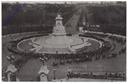 London, The royal Progress, Passing Queen Victoria Memorial