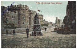 ak142443 Windsor, Castle Entrance and Statue