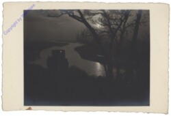 Fluss bei Nacht