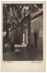 Vor dem Schlosstor