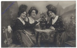 ak143013 Drei Damen in Tracht