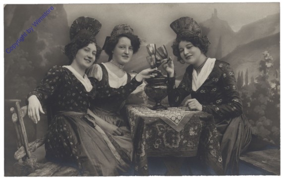 ak143013 Drei Damen in Tracht