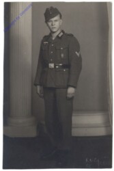 ak143607 Portrait