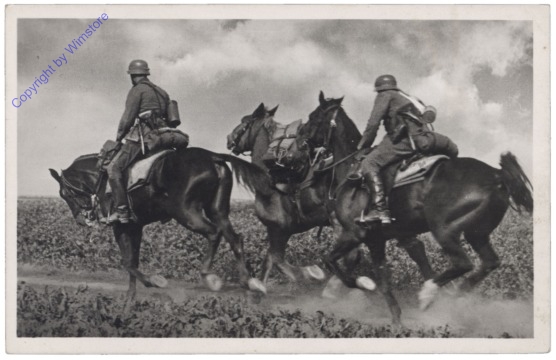 ak143615 Deutsche Wehrmacht, Reiterzug im Galopp