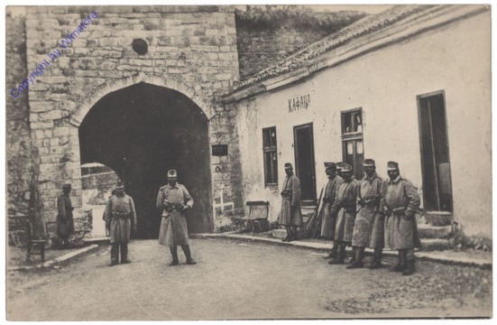 ak143965 Österr.-ung. Wache im Schloßhofe des königlichen Konak von Belgrad