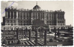 ak144586 Madrid, Jardines de Sabatini y Palacio Nacional