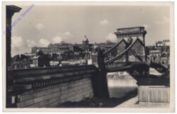 ak145633 Budapest, Kettenbrücke mit kgl. Burg