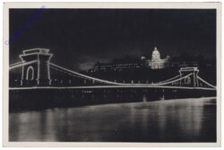 ak145737 Budapest, Kettenbrücke mit der königl. Burg
