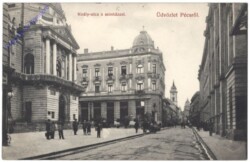 Pécs, Király-utca a szinházzal