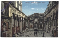 ak147784 Split, Piazza del Duomo