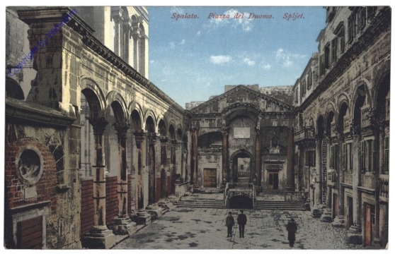 ak147784 Split, Piazza del Duomo