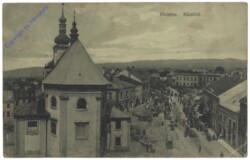 Holesov (Halleschau), Namesti