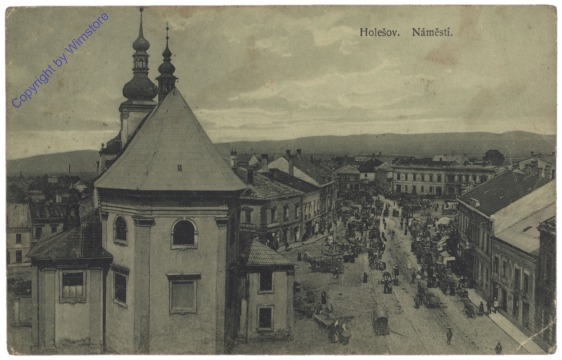 Holesov (Halleschau), Namesti