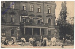 Teplice (Teplitz - Schönau), Vor dem Herrenhaus