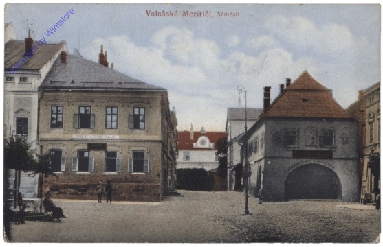 Valasske Mezirici, Namesti
