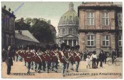 Kopenhagen, Vagtparaden paa Amalienborg