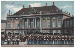 Kopenhagen, Vagtparaden paa Amalienborg