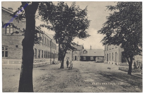 Trustrup, Parti fra