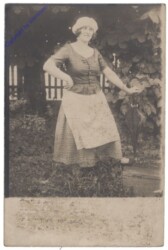 ak152837 Frau im Garten