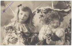 Mädchen mit Puppen