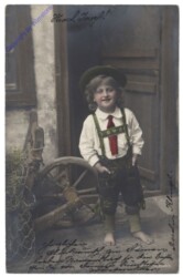 Kind in Tracht