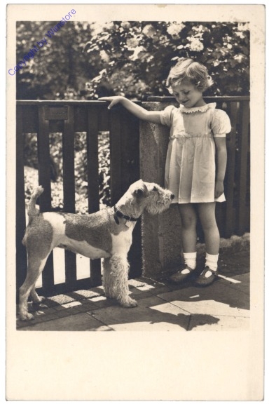 Mädchen mit Hund