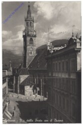 Bolzano (Bozen), Via della Posta con il Duomo
