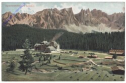 Nova Levante (Welschnofen), Karerseehotel mit Latemar