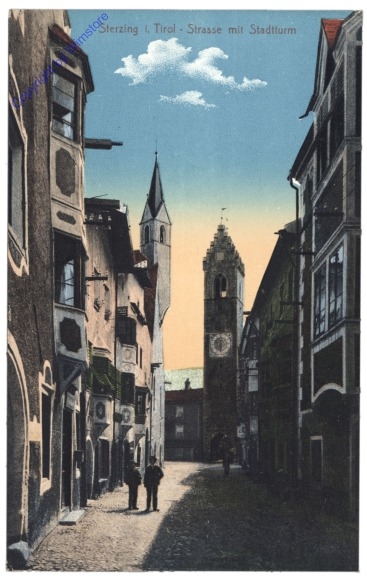 Vipiteno (Sterzing), Strasse mit Stadtturm