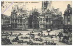 Arras, Le Marche de la Place de la Vacquerie et l'Hotel de Ville
