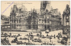 Arras, Le Marche de la Place de la Vacquerie et l'Hotel de Ville