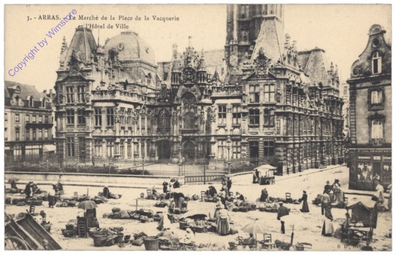 Arras, Le Marche de la Place de la Vacquerie et l'Hotel de Ville