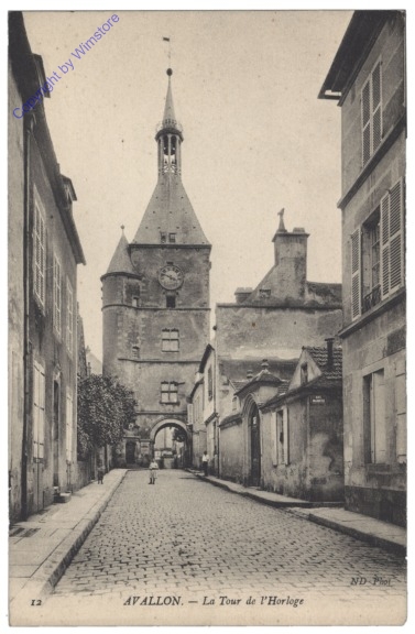ak155021 Avallon, La Tour de l'Horloge