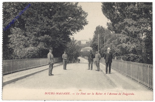 Bourg-Madame, Le Pont sur la Rabur et l'Avenue de Puigcerda