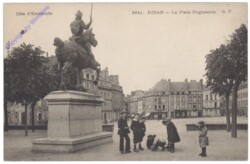 Dinan, La Place Duguesclin