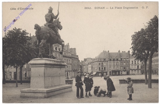 ak155364 Dinan, La Place Duguesclin