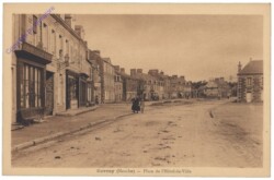 ak155421 Gavray, Place de l'Hotel de Ville